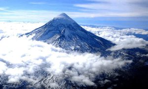 Declaran al Volcán Lanín “sitio sagrado mapuche”