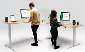 Cuáles son las razones por las que Harvard recomienda el uso de un escritorio con tecnología de altura móvil