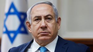 Israel: Benjamín Netanyahu podrá seguir como primer ministro mientras es juzgado por corrupción