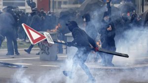 El gobierno de Francia rechaza la idea de los sindicatos: “No hacen falta mediadores”