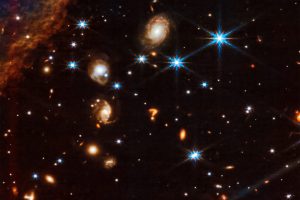 El telescopio James Webb descubrió un “signo de interrogación” en el espacio profundo