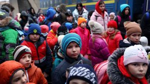Rusia traslada niños ucranianos para iniciar procesos de adopción