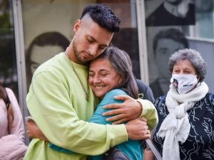 Coscu se enfrentó a un seguidor para defender a las Madres y Abuelas de Plaza de Mayo