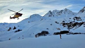 Austria: rescatan a 4 esquiadores de una avalancha