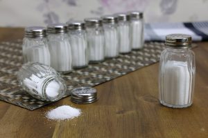 Salud:  cómo reducir el consumo de sal en las comidas