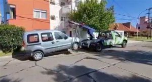 Una Kangoo chocó contra una moto: El hombre contaba con 2,26 ml de alcohol en sangre