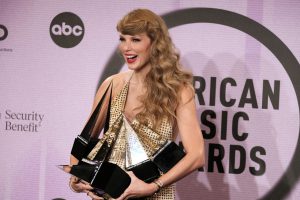 Taylor Swift debuta como directora y guionista en largometrajes
