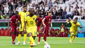 Ecuador hace historia y vence al anfitrión en el inicio del Mundial de Qatar 2022
