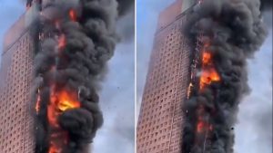 Incendio en una torre de China Telecom de 200 metros de altura