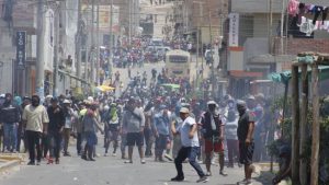 Perú: crece el numero de muertos y heridos por las manifestaciones en el pais