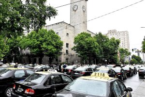 Taxistas denuncian en la Justicia la falta de control a las aplicaciones de transporte en Mar del Plata