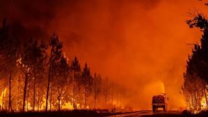 El feroz incendio forestal que está asolando el suroeste de Francia
