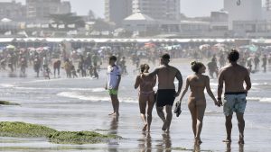 Mar del Plata: la temperatura del mar ronda los 20 grados