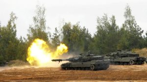 Emmanuel Macron dijo que “no se descartan” los tanques Leclerc tras la polémica con los Leopard alemanes