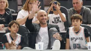 Manu Ginóbili volvió a la NBA en una noche histórica entre los Spurs y los Warriors