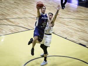 Club Atlético Peñarol de Mar del Plata venció a Club Atlético Platense en un partido peleadísimo por la Liga Nacional de Básquetbol