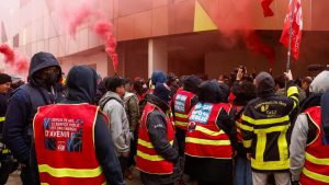 Francia: cortan la electricidad en el Stade de France contra la reforma de las pensiones