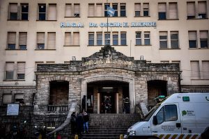 Un hombre chocó contra un camion estacionado y tuvo que ser trasladado al Hospital Interzonal General de Agudos