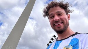 Luisito Comunica está en Argentina y visitó Fuerte Apache