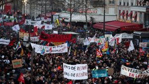 Continúan las protestas en París contra la reforma de las pensiones