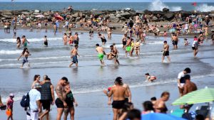 Turismo en Mar del Plata: miles de visitantes llegan para este fin de semana largo