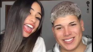 Daniela Celis compartió un video desafiando a Thiago Medina a cambiarle el pañal a un muñeco