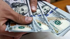 El sube y baja del dólar: aumenta el blue y las cotizaciones financieras descienden