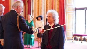 Queen: Brian May fue nombrado ‘Caballero’ por el Rey Carlos III