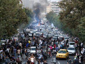 Continúan las protestas en Irán pese a las amenazas de las fuerzas de seguridad del régimen