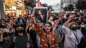 Irán: hubo 8 muertos en las protestas y bloquearon el acceso a internet