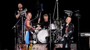 Soda Stereo canta al cielo: Chris Martin invita a Zeta Bosio y Charly Alberti a River