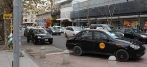 Paro de taxis y remises por la posible llegada de Uber a la cuidad
