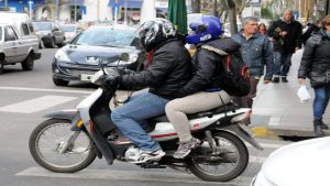 Taxistas vs moto-taxis: “Es una locura total”