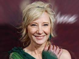 Luego de batallar por su vida, muere Anne Heche