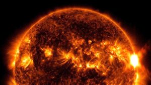 La NASA captó una fuerte erupción solar