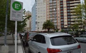 Proponen que la recaudación del estacionamiento medido se destine a arreglar las calles