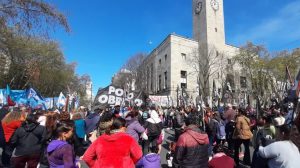 Corte total en Luro e Yrigoyen: masiva protesta piquetera en Mar del Plata