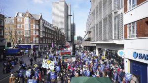 Inglaterra: los médicos residentes inician una huelga de 72 horas en busca de aumentos salariales