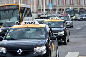 Taxis y remises paran en Mar del Plata en rechazo a Uber