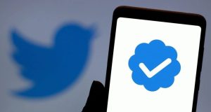 Twitter eliminó el tilde azul de verificación y los famosos pasan a ser twiteros regulares
