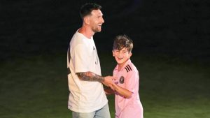 Tendencias: el caño de Thiago a Lionel Messi durante la presentación