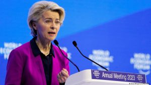 Úrsula Von der Leyen promete en Davos el apoyo de la Unión Europea a Ucrania