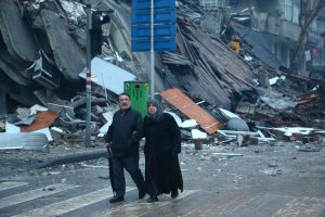 Un nuevo sismo de magnitud 5,4 sacudió Turquía en medio de las tareas de rescate y los destrozos