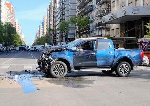 6 heridos por un choque entre una camioneta y un colectivo en Av. Colón y Buenos Aires