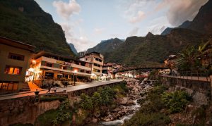 Recorriendo Machu Picchu pueblo, un tesoro de Perú