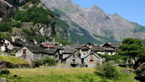 Sonlerto: el pueblo suizo que subsiste sin corriente eléctrica