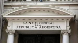 Estiman que el Banco Central podría verse obligado a subir las tasas de interés
