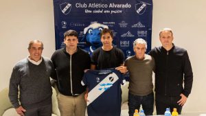 César Vigevani fue presentado como el entrenador de Alvarado