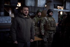 Volodimir Zelenski visita a sus tropas en Bakhmut: “No renunciaremos a nada”