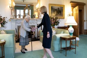 La reina Isabel nombró a Liz Truss como nueva primera ministra británica